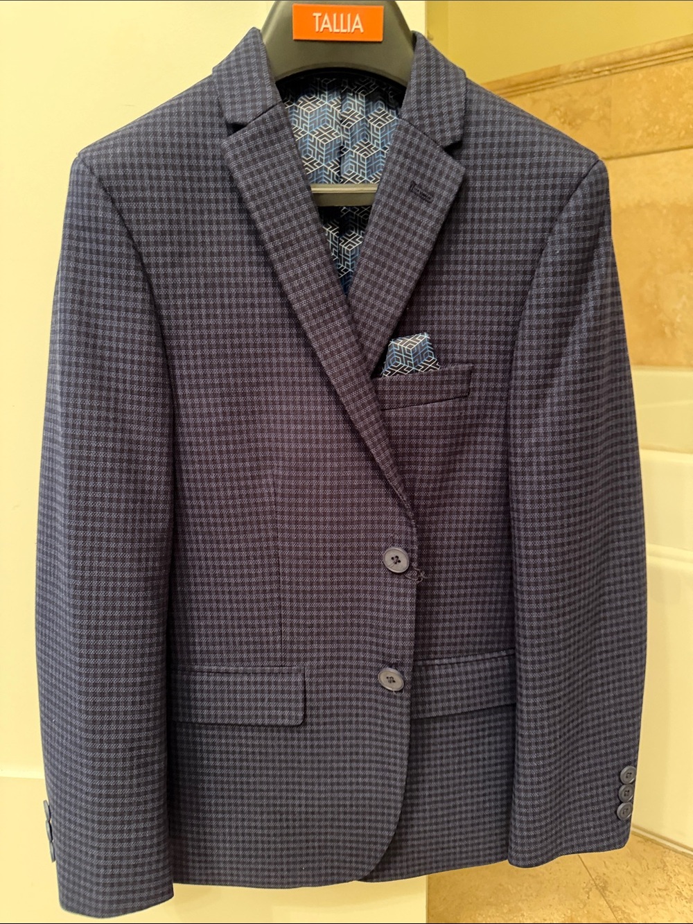 TALLIA Blue Houndstooth Sport Coat with Patterned Pocket Square